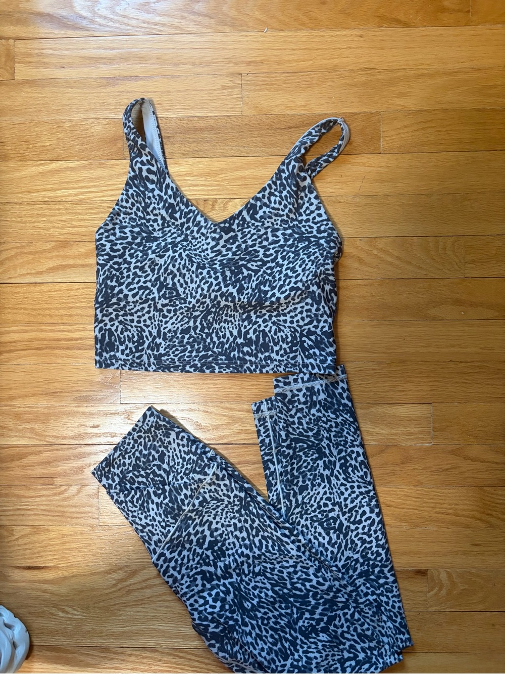Women’s Leopard Print athletic Crop Top & Legging Set - Black & White